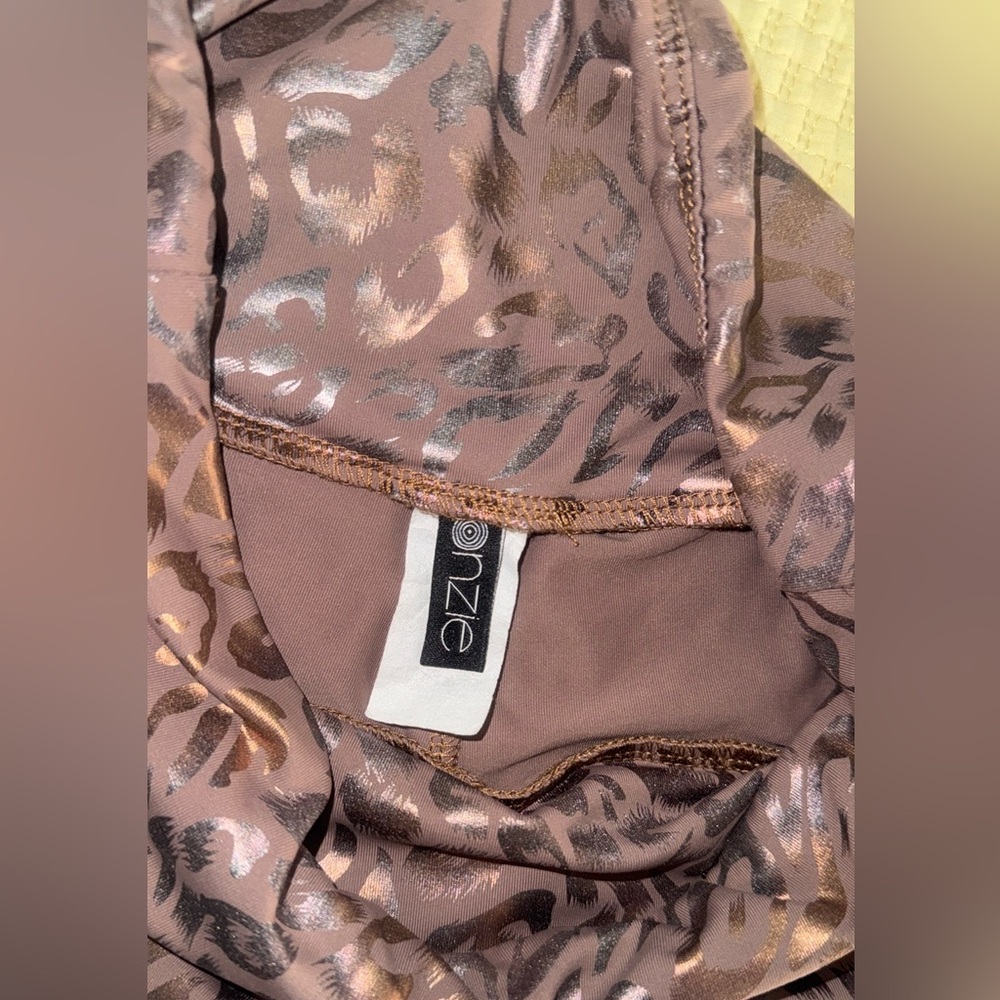 ONZIE Women’s Top Large and Leggings S/M Set Rose gold/Copper.💓💖 D12 - Picture 5 of 11